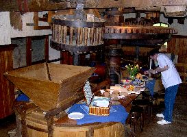 OldMill2a.jpg (20934 bytes)