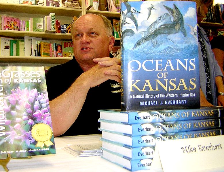 booksign.jpg (129366 bytes)