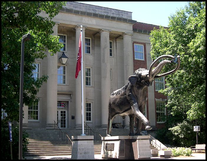 UNSM Bldg.jpg (132451 bytes)